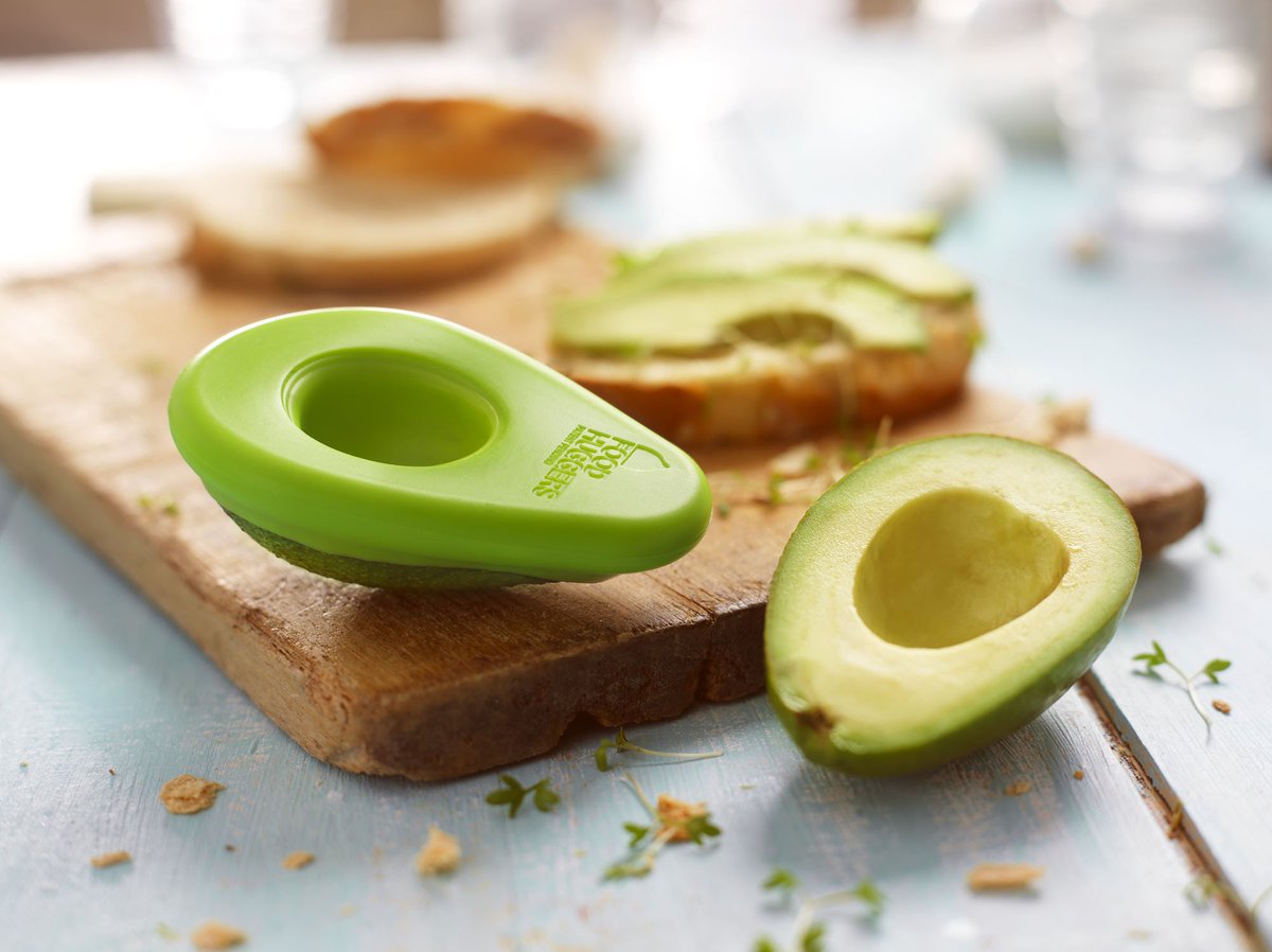 2Shopper's tweet image. Avocado lovers, are you tired of your leftover avocados turning brown? Worry not! These silicone Avocado Food Huggers will gently, yet snugly, hug onto the other half and save it for you! bit.ly/2v2kUoI 🥑💚 #NationalAvocadoDay