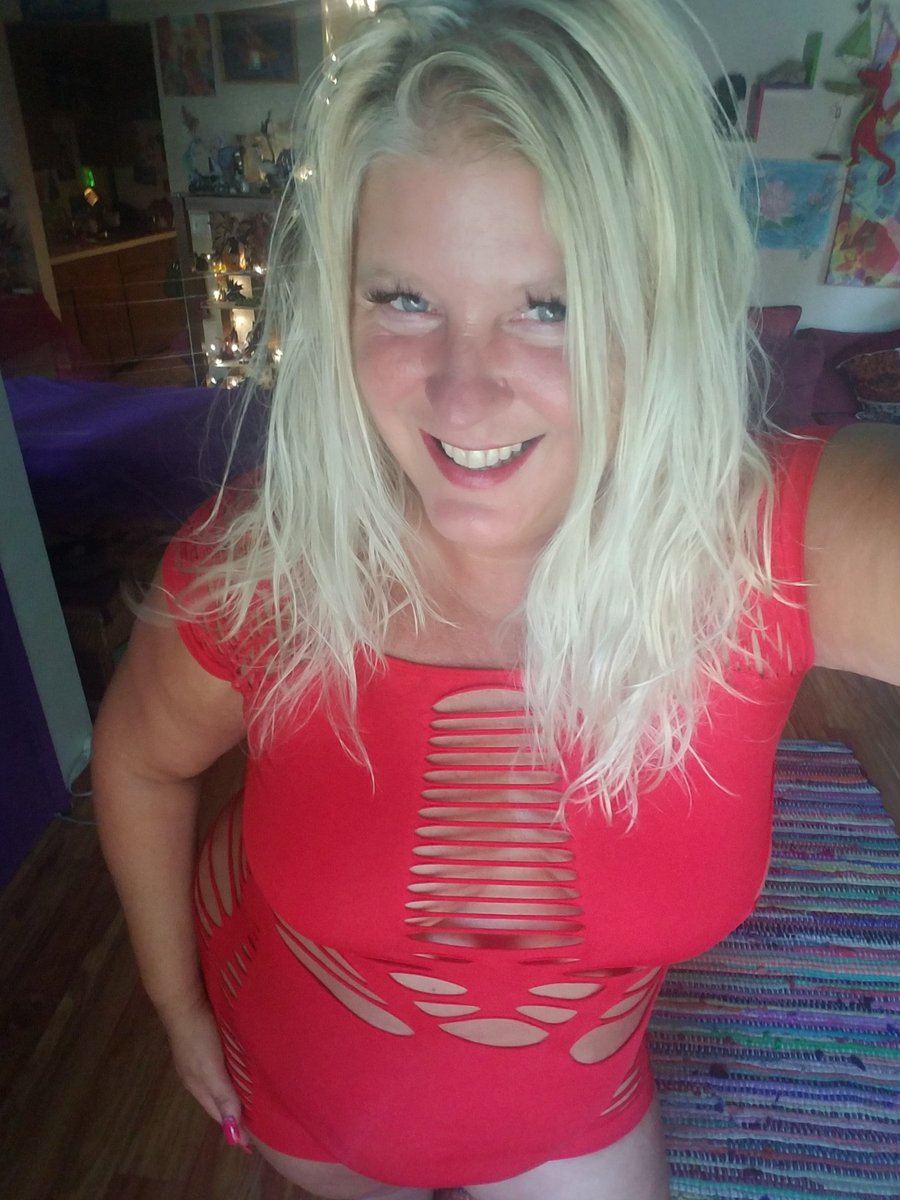 GoddessDeviants's tweet photo. #newredlingerie always makes me smile to receive sexy new lingerie... Send me some from https://t.co/JBBX2goQsW in plus size and I'll gladly take a pic or two or three for you https://t.co/rIkbVB9ml4