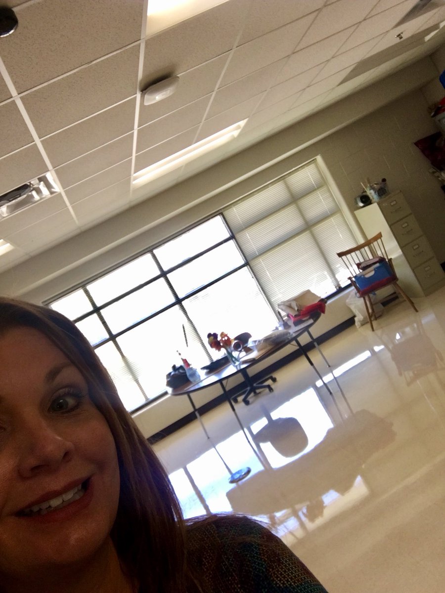 Sprout1968's tweet photo. Something new ... my classroom before!  @LewisvilleES #SummerSelfieChallenge #thePonyWay #LVESsummer https://t.co/wZ7daDzbGp