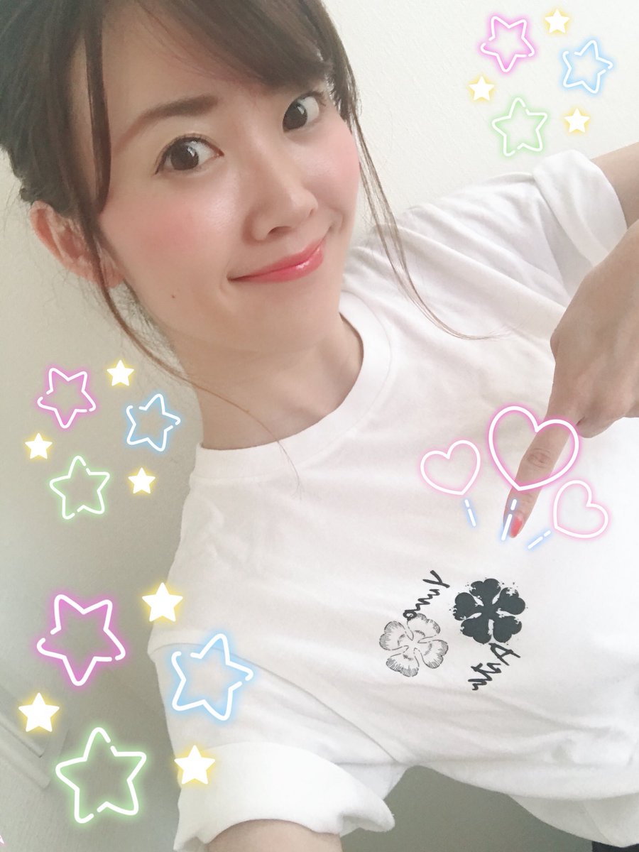 景山梨彩 Risa Kageyama Twitter પર ブラッククローバー ユニクロコラボｔシャツ デザインおしゃれ で着まわしやすいしイラストかっこいいー 今日から８月ですね 暑い日が続きますが 健康で楽しい夏をお過ごし下さい