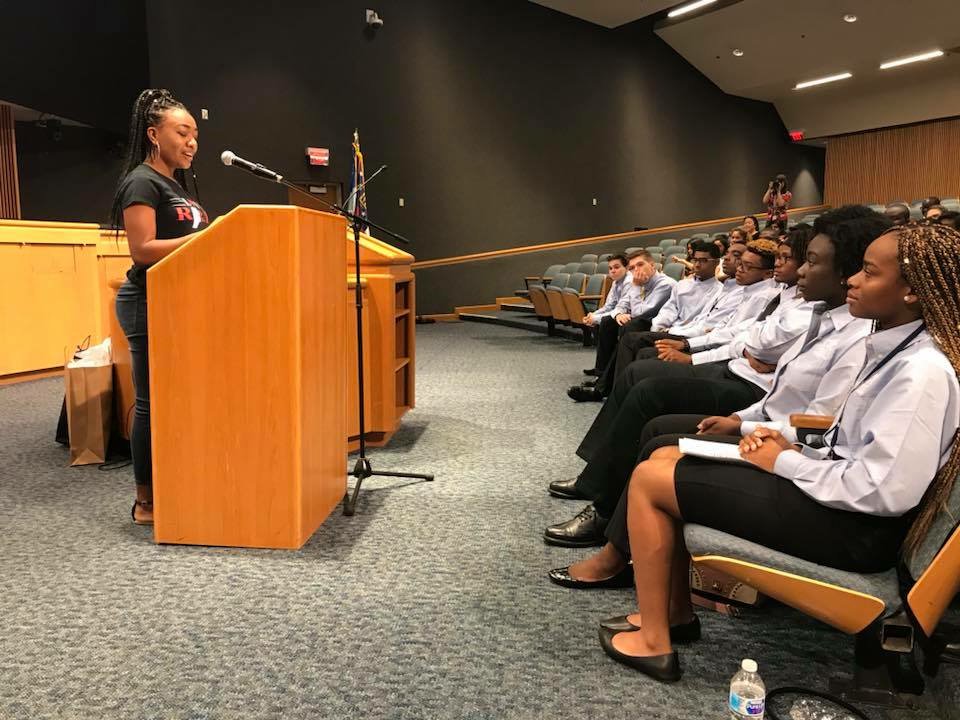 LOVEROLLSINC's tweet photo. Today, I was honored to speak to the movers and shakers of our generation.  This year’s class of the Gwinnett Youth Commission is prepared to make changes in their community and I am so excited to see what they do!  @GwinnettDaily  #LOVEROLLS!  #GWINNETTISGREAT! https://t.co/Qi4szuSi2W