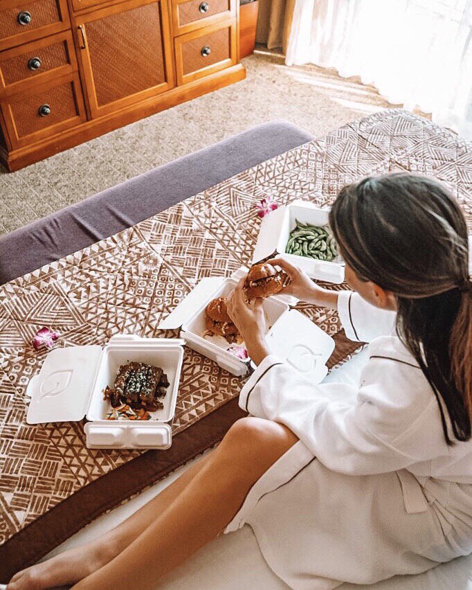 Introducing In-Room Delivery Service, now available at the Outrigger Reef! Enjoy your favorites from Reef Bar and Market Grill and Kani Ka Pila Grille. Crafted cocktails, wine, beer and mocktails are also available, in addition to a full kids menu.