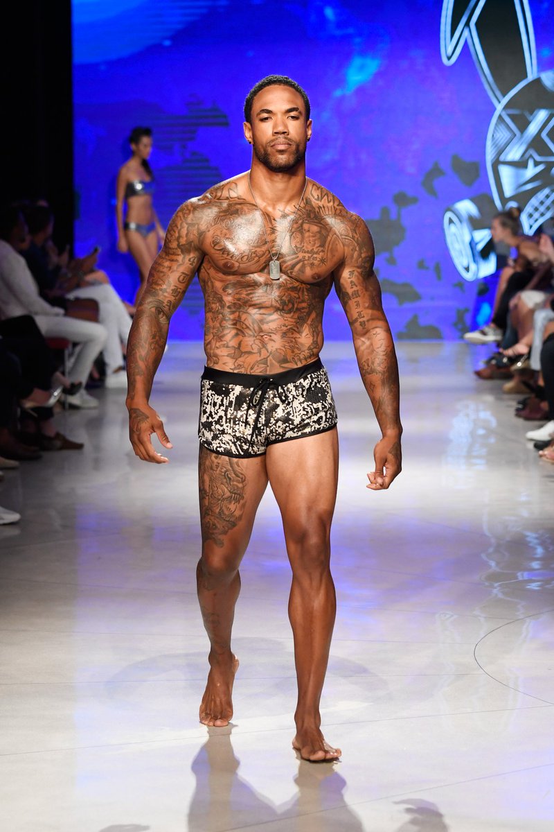 Art Hearts Fashion tweet media