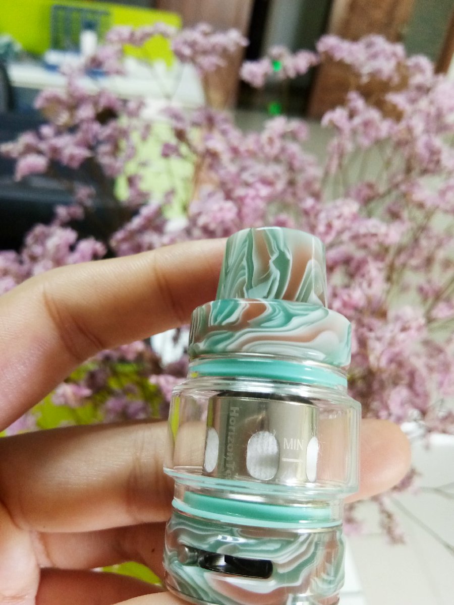 HorizontechY's tweet photo. Good day all vapers!
Falcon Resin-Artisan tanks in all colors are here! I have to say their looks are really my cup of tea!! Please let me know your ideas😊
#vaping #HorizonTech #Falcon #Mesh #TripleMesh #Subohm #VapeFam https://t.co/o9U4we3wpe