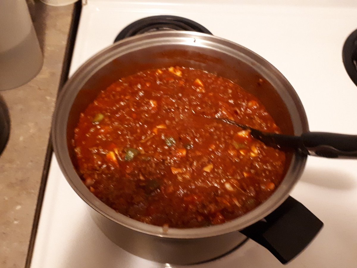HuskerFox's tweet photo. Tonight's Dinner:
Pasta.
With a semi homemade sauce....
Pre-made base...
Mushrooms, green peppers. onions, ground beef and some secret spices
#Cooking
#Fursthatcook https://t.co/K58vbWMswR