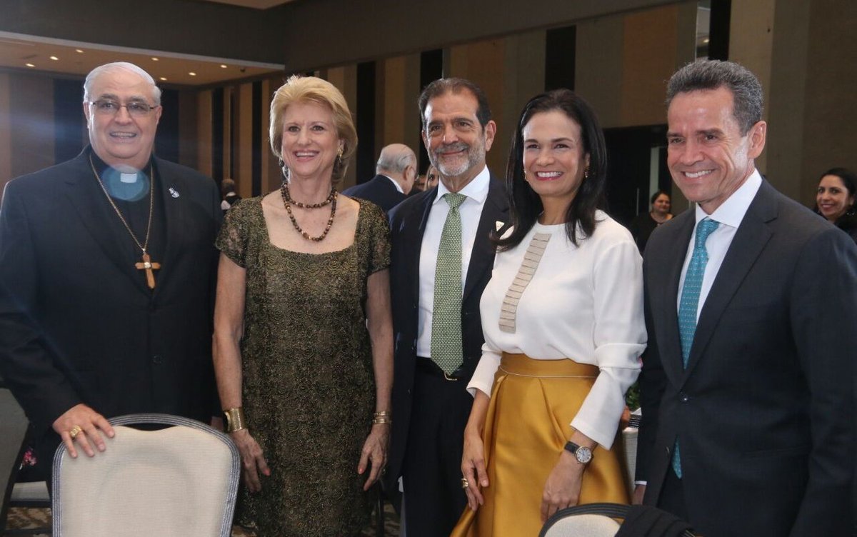 Apedeorg's tweet image. Vicepresidente y Canciller Isabel de Saint Malo de Alvarado ofreció las palabras por parte del gobierno nacional en el acto de Toma de Posesión 2018-2019 y resaltó la labor de APEDE a lo largo de su historia e instó a los miembros a trabajar por los #ODSenAcción #APEDENuevaJunta
