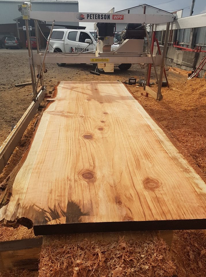 PetersonSawmill's tweet photo. We make the sawmills that cut and dress the wood. But sometimes we are the ones doing the dressing! LOVING this Redwood slab that a customer bought in this week - it's 3.6m long and 1.2m across. It's going to make a gorgeous table! #timberslab #portablesawmills #timberfinishing https://t.co/bSoqCdh07a