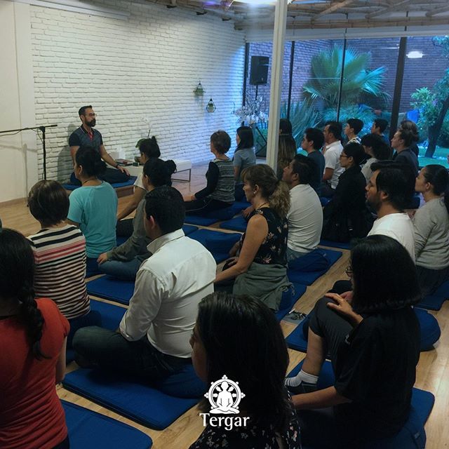 TergarPuebla's tweet photo. Meditar en comunidad nos permite:
🔹 Explorar las diferentes técnicas de meditación en conjunto.
🔹 Compartir experiencias y resolver dudas de práctica.
🔹 Motivarnos a generar y fortalecer el hábito de meditar.
▫️
#meditación #calmatumente #concien… https://t.co/nuTHPmwDt1 https://t.co/2cA5SfubsI