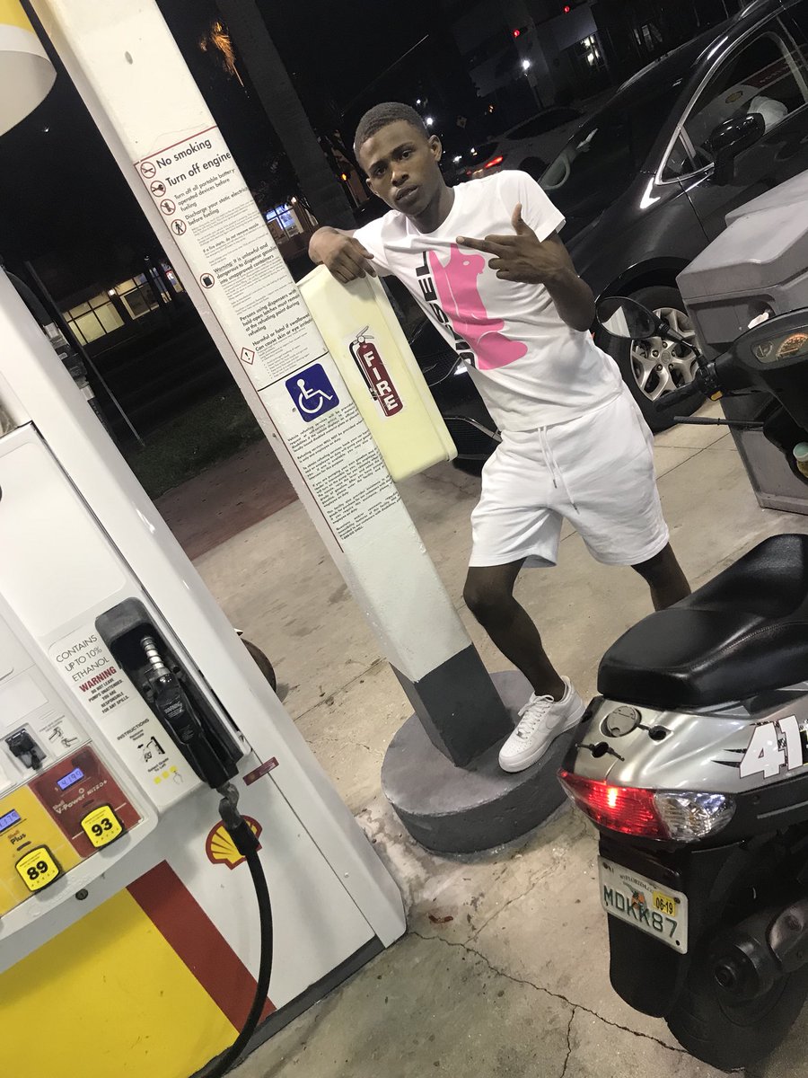 bgrlortay's tweet photo. I Had 2 Go Threw Hard Timez & Dark Timez For me To See The Light !!! 💯 #Zoweekend ✨ #MiamiVibes 🌴 #FREEBLAZE 🚫🧢 https://t.co/X221uGjZWR