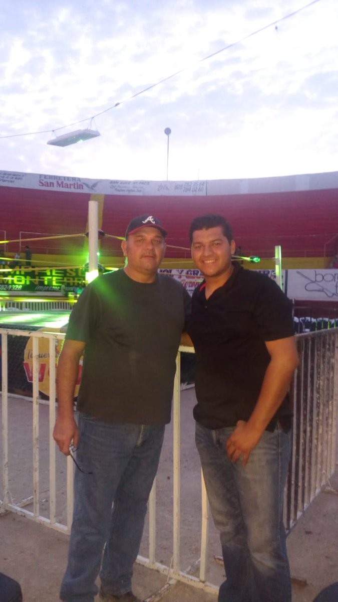 MariaD9889's tweet photo. Ya en la plaza de toros PN @LLPN1  para ver a mi idolo @laparktapia https://t.co/VLXEy7HZVz