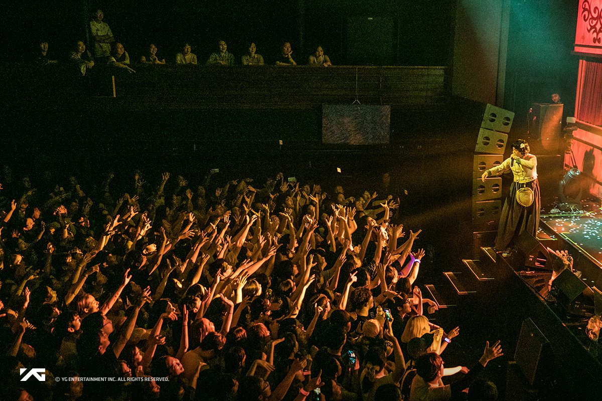 ygent_official's tweet photo. #EPIKHIGH CONCERT '현재상영중(NOW PLAYING) 2018' the 2nd week

more photos 👉🏻 https://t.co/yxGPv6SSAG

 #에픽하이 #에픽하이소극장콘서트 #현재상영중 #현재상영중2018 #YG https://t.co/2gODuncH0l