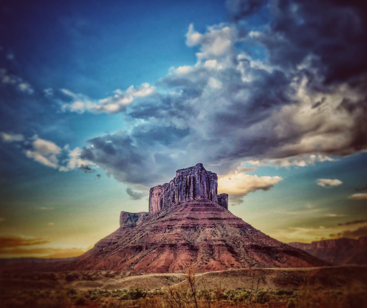 SorrelRanch's tweet photo. #gueststories by Jay J. “Amazing sunset” Explore favorite moment from recent guests and cast your vote https://t.co/n8T6iBuOfF #sunset #redmesa #desertvibes #sorrelriverranch #staysorrel #moab #Utah https://t.co/bBXTfPmk6l