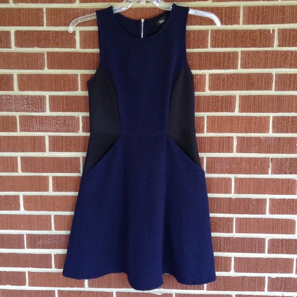 DamaskDolphin's tweet photo. So good I had to share! Check out all the items I'm loving on @Poshmarkapp #poshmark #fashion #style #shopmycloset #mossimosupplyco #premise #2bbebe: https://t.co/HUB1SLMgX8 https://t.co/RvPhUEdDY0