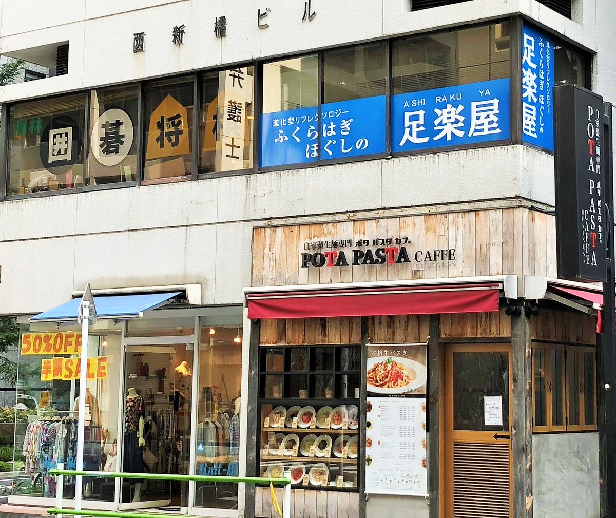 おはようございます
本日も11:00～21:00まで
営業しています

お店の近くにローソンが新しくオープンしました
通勤中あまりに暑いので涼みに入ってパンを買い
あとお店まで一分もないから大丈夫かな
と思ったら、その一分で汗だくです

というわけで恒例
#このツイートを見たらコップ一杯の水を飲む 