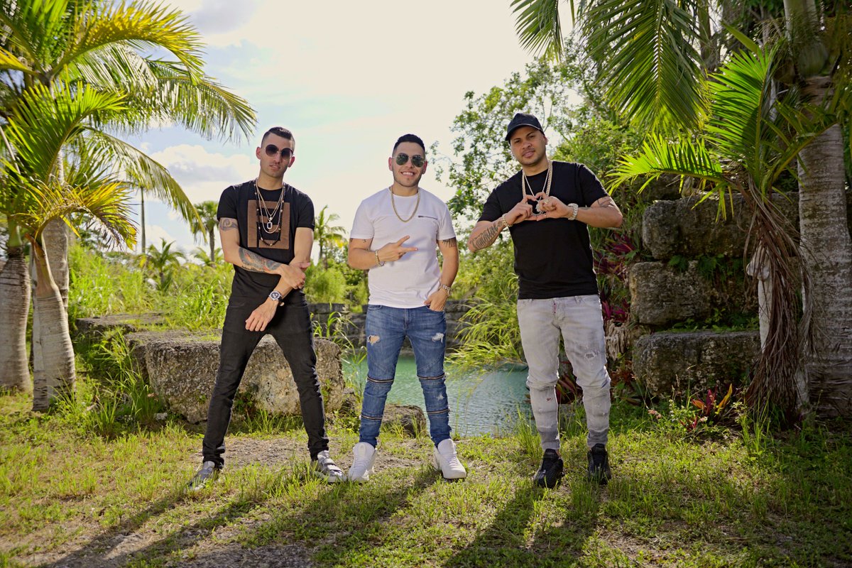 Parada_Juvenil's tweet photo. NIKO G ESTRENA SU NUEVO SINGLE PROMOCIONAL “BUSCANDOTE” FEATURING LENIER X JACOB FOREVER. Mira toda la info en nuestra sección #artistas https://t.co/s3zedQpdms @PROMOMAN2011 @DASA_MG #music #promo #ecuador #nikog #paradajuvenil https://t.co/fKj1bkYCwf