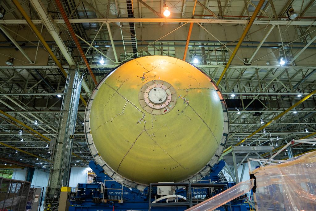 NASA_SLS's tweet photo. #NASAMAF contains one of the largest production buildings in the nation where the manufacturing and assembly of critical hardware for #NASASLS are under development! MORE >> https://t.co/yEidio3tUR https://t.co/0oqyuyKWbI