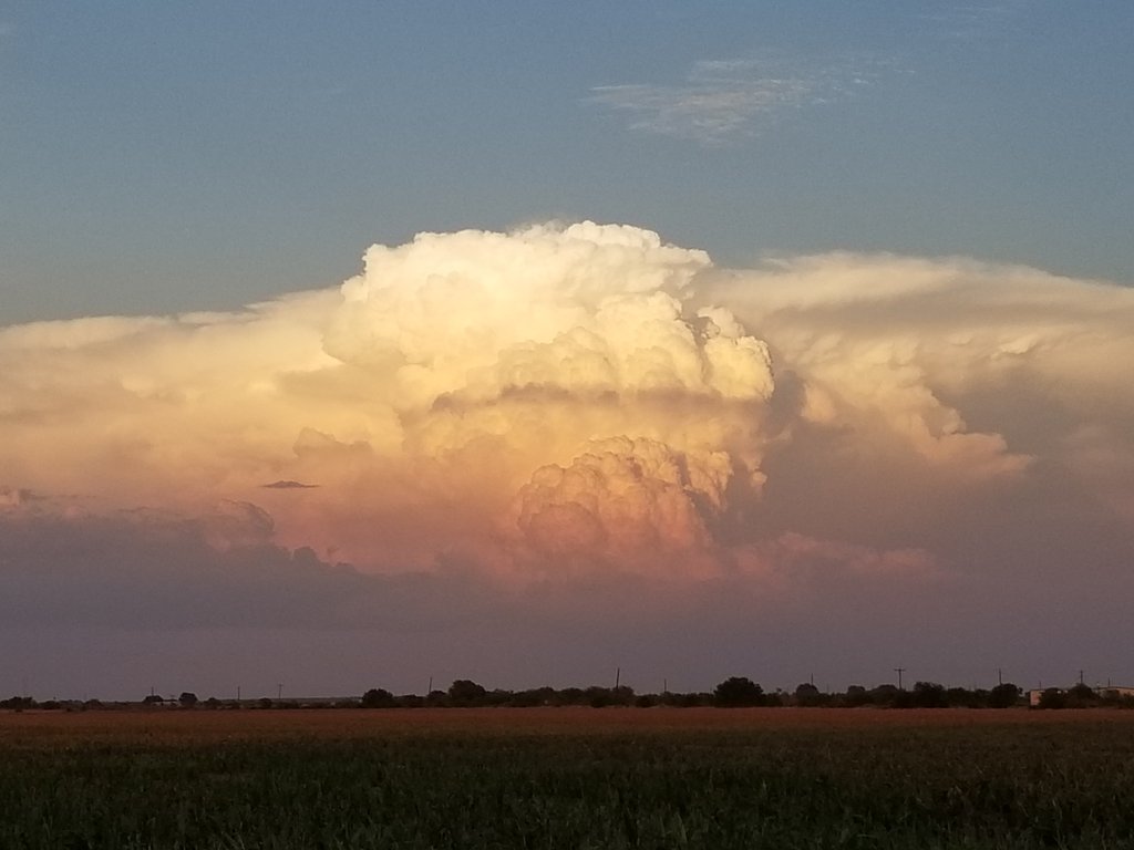 mkellynotes's tweet photo. Magnificent structure #Knippa looking east #eWXspotter @NWSSanAntonio https://t.co/Scp2KCq8YT