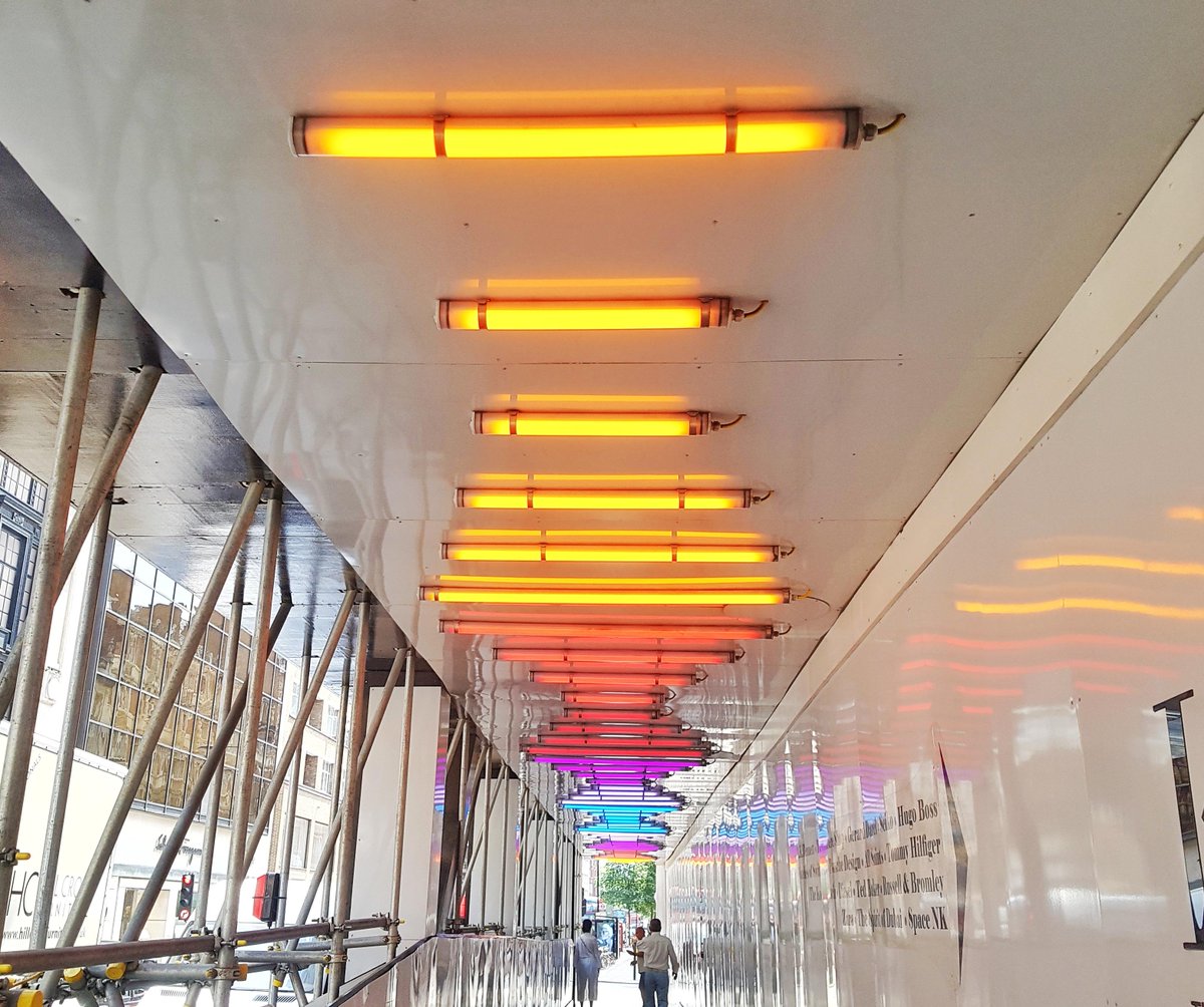 Synergy_Lights's tweet image. Even temporary lighting can be cool! #WednesdayWisdom #WednesdayMotivation 

#Cool #Design #Office #Lighting #LightingDesign #OfficeFitOut #Interiors #interiordesign #workspace #officedesign #officedecor #LED #Construction #architecture #photography #colour #corporateInteriors