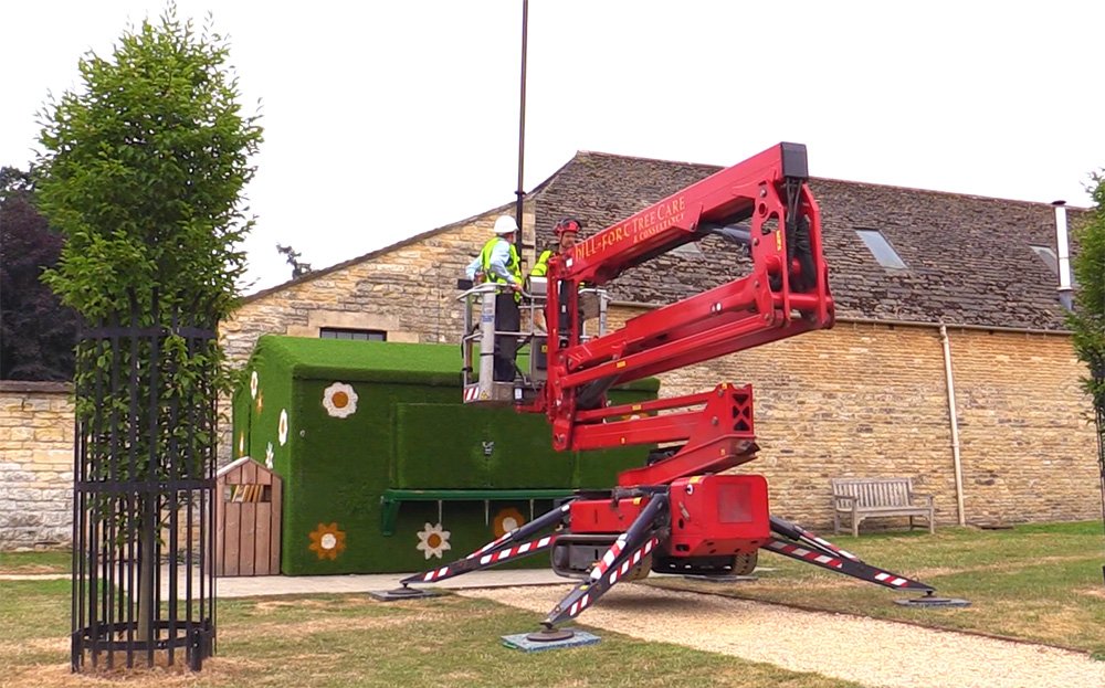 burghleyhouse's tweet photo. The weather vane close to Burghley's Garden of Surprises has been removed for The Creative Dimension who are running a gilding workshop this week. Watch this space - it should be quite a transformation! 
https://t.co/GM6fqe7Yxh
#gilding #workshop #burghleyhouse #creativedimension https://t.co/IAmDXDQHGv