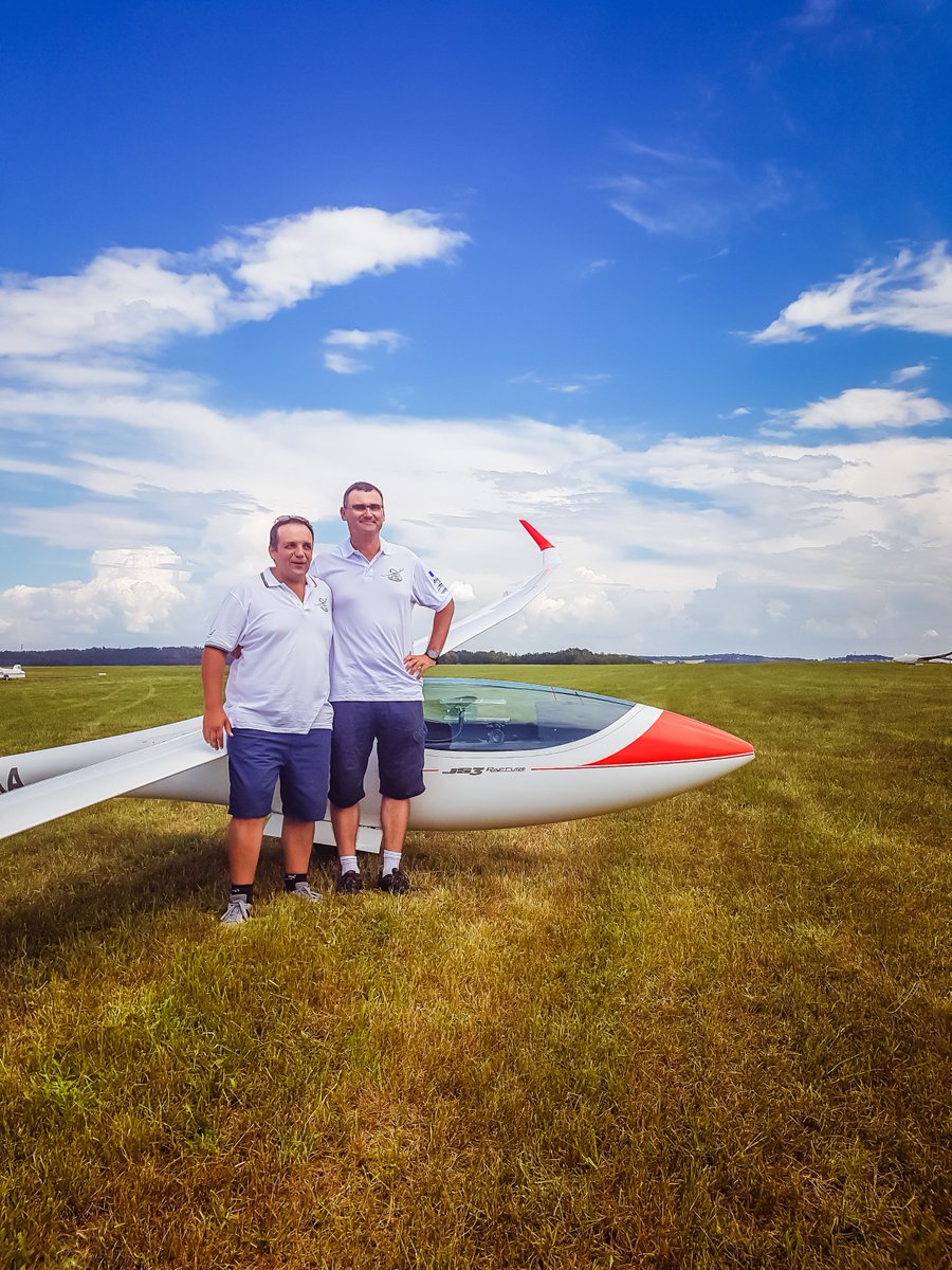 FFVP_France's tweet photo. En classe libre, 562km parcourus à 135km/h en 3h50 pour 
Philippe de Péchy qui finit 3ème 🥉 suivi de près par Sylvain Gerbaud, 6ème (3h51)
#planeur 
#polefrance 
#hosin
#WGC2018
#Gliding 
#France 
#Volavoile https://t.co/55U3o0Lhwy