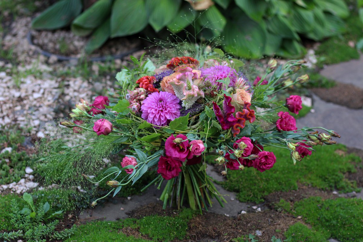 FlowersStyle's tweet image. 🌿🌺🌾
#флористика #цветочнаякомпозиция #букет #цветочныйстиль #харьков #цветы #декор #followme #шедевр #необычныйбукет #стильныйбукет #аксессуарыизцветов