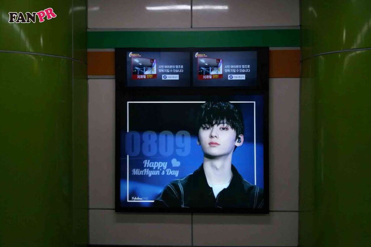 fanpr_2200's tweet photo. #합정역 #승강장와이드 #황민현 생일광고사례 https://t.co/Pa5B6e4Ito