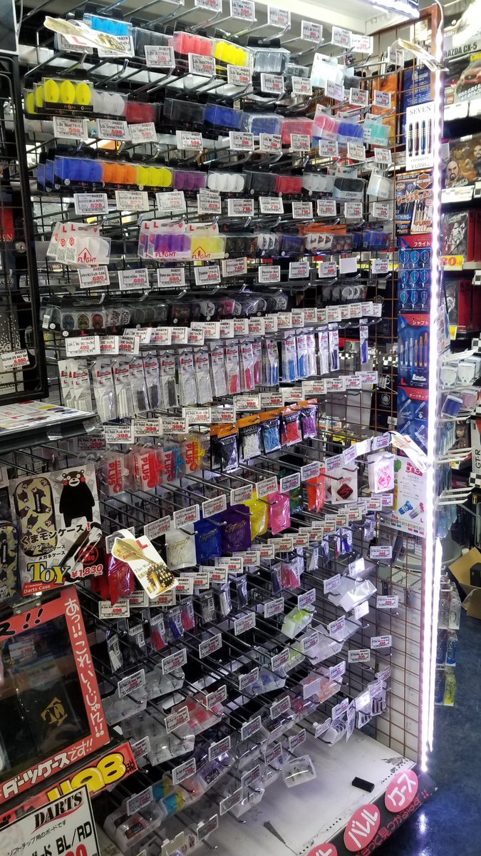 Donki Darts L Style ドンキホーテ 伊勢崎店 ダーツコーナーのご紹介 O またまた ダーツが盛んな群馬エリア こちらの店舗も初心者から上級者向けのダーツグッズが充実しています O ダーツ 群馬 伊勢崎市 ドンキ ダーツショップ Donki Darts L Style ドンキホーテ 伊勢崎店 ダーツコーナーのご紹介 O またまた ダーツが盛んな群馬エリア こちらの店舗も初心者から上級者向けのダーツグッズが充実しています O ダーツ 群馬 伊勢崎市 ドンキ ダーツショップ