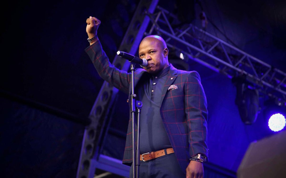 nadialeb1491985's tweet photo. @Tsitso_Vandross @Ntsikathesoil It is a nyc song bt i thnk u nid ☝ him to produce  the sound 4 u 😍 https://t.co/xICqwmkeNl