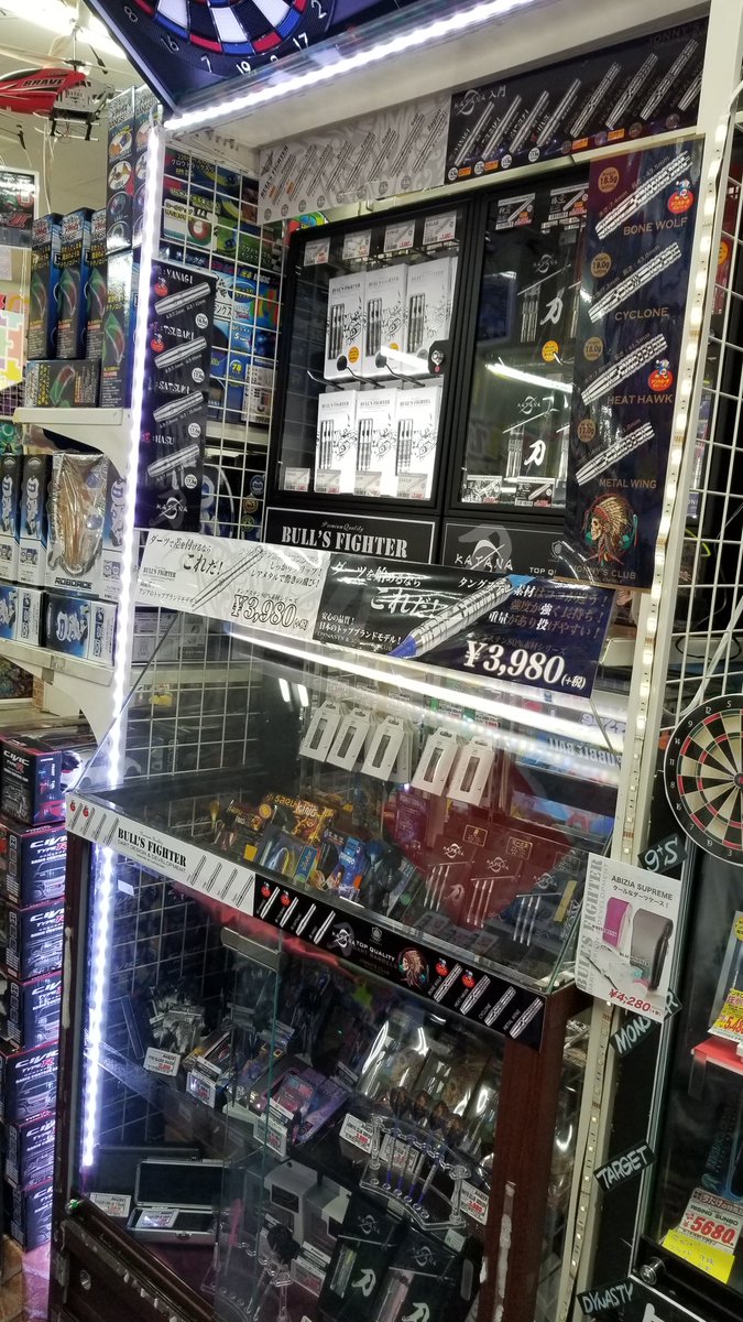 Donki Darts L Style ドンキホーテ 伊勢崎店 ダーツコーナーのご紹介 O またまた ダーツが盛んな群馬エリア こちらの店舗も初心者から上級者向けのダーツグッズが充実しています O ダーツ 群馬 伊勢崎市 ドンキ ダーツショップ Donki Darts L Style ドンキホーテ 伊勢崎店 ダーツコーナーのご紹介 O またまた ダーツが盛んな群馬エリア こちらの店舗も初心者から上級者向けのダーツグッズが充実しています O ダーツ 群馬 伊勢崎市 ドンキ ダーツショップ