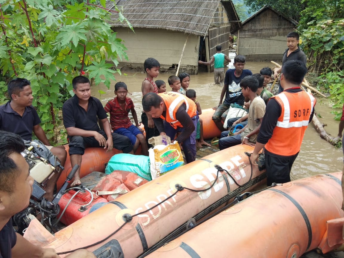 crpfindia's tweet photo. #142Bn carried out rescue operations to save people living in Uriyamghat, Golaghat, Assam. Normal life was disrupted due to intense flooding of the area. Teams of CRPF and SDRF worked relentlessly to save precious lives. https://t.co/Fs4Va0Dqvi