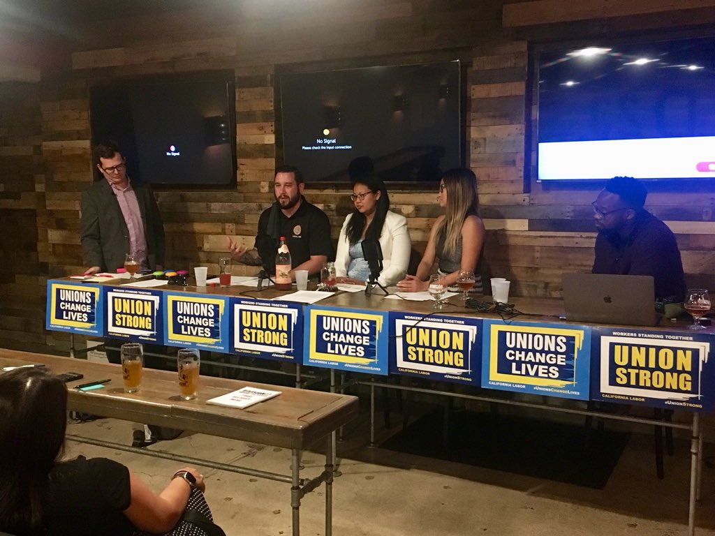 Talking unionism at #Politics in the Pub with members of @SEIU221, @IBEW465, and @SDLaborCouncil. When we stand together, workers win. @ryanginard