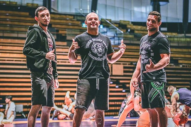tmtfightstore's tweet photo. Cr. @tareksul_mma  For more information on tiger gear and apparel check out the link in our bio (https://t.co/Z7R9pTr9uQ)
#muaythai #tigermuaythai #tmtfightstore #activewear #sportswear #fighterwear #gymwear #gearstore #mmatraining #crossfit #mmawear https://t.co/ZcjYlORsBi https://t.co/BDuo73VDSe