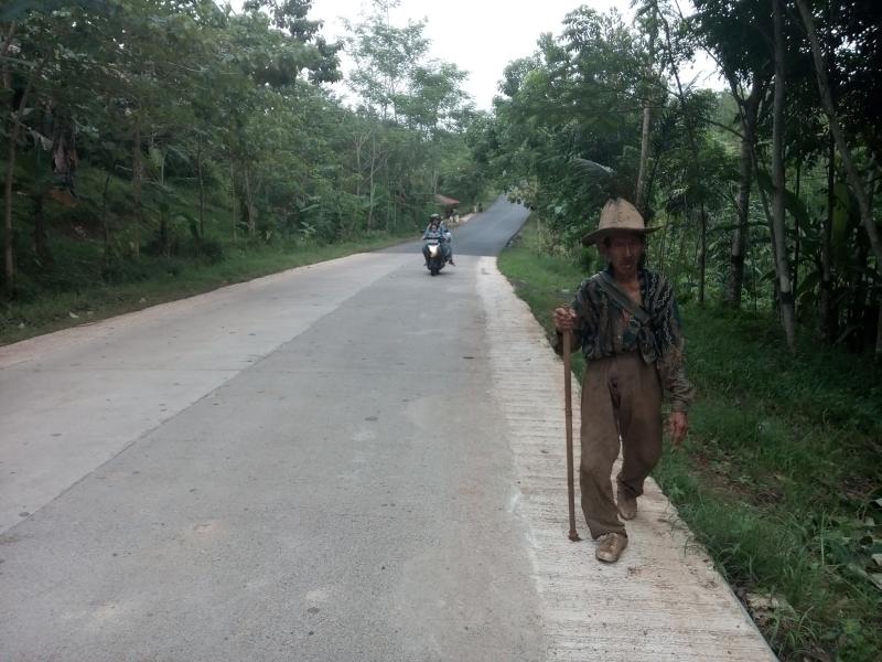AyoPurwakarta's tweet photo. Masyarakat Maniis Akui Sulit Akses Angkutan Umum https://t.co/ZJjp7E11N5 #ayopurwakarta https://t.co/ljnYzKzaKT