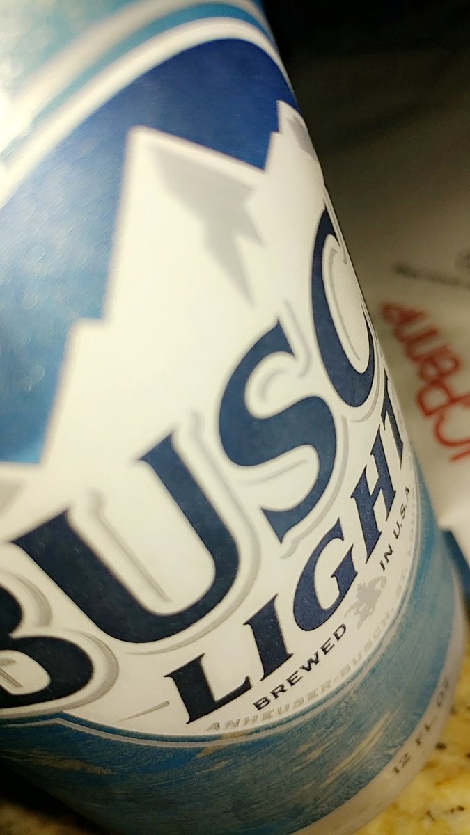 Jessica_P10's tweet photo. Much needed 🍻 #Buschlight #bedtimedrinks https://t.co/tyXQJFNFdS