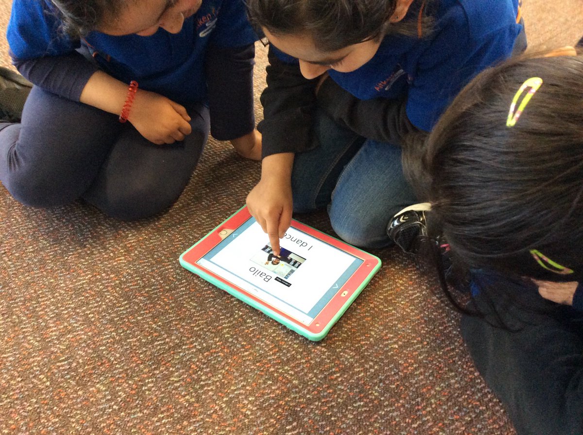PhillipsSenora's tweet photo. Grade 2s are learning “acciones” in Español and demonstrating their knowledge on Book Creator @AitkenCreekPS https://t.co/lu5OABJmuq