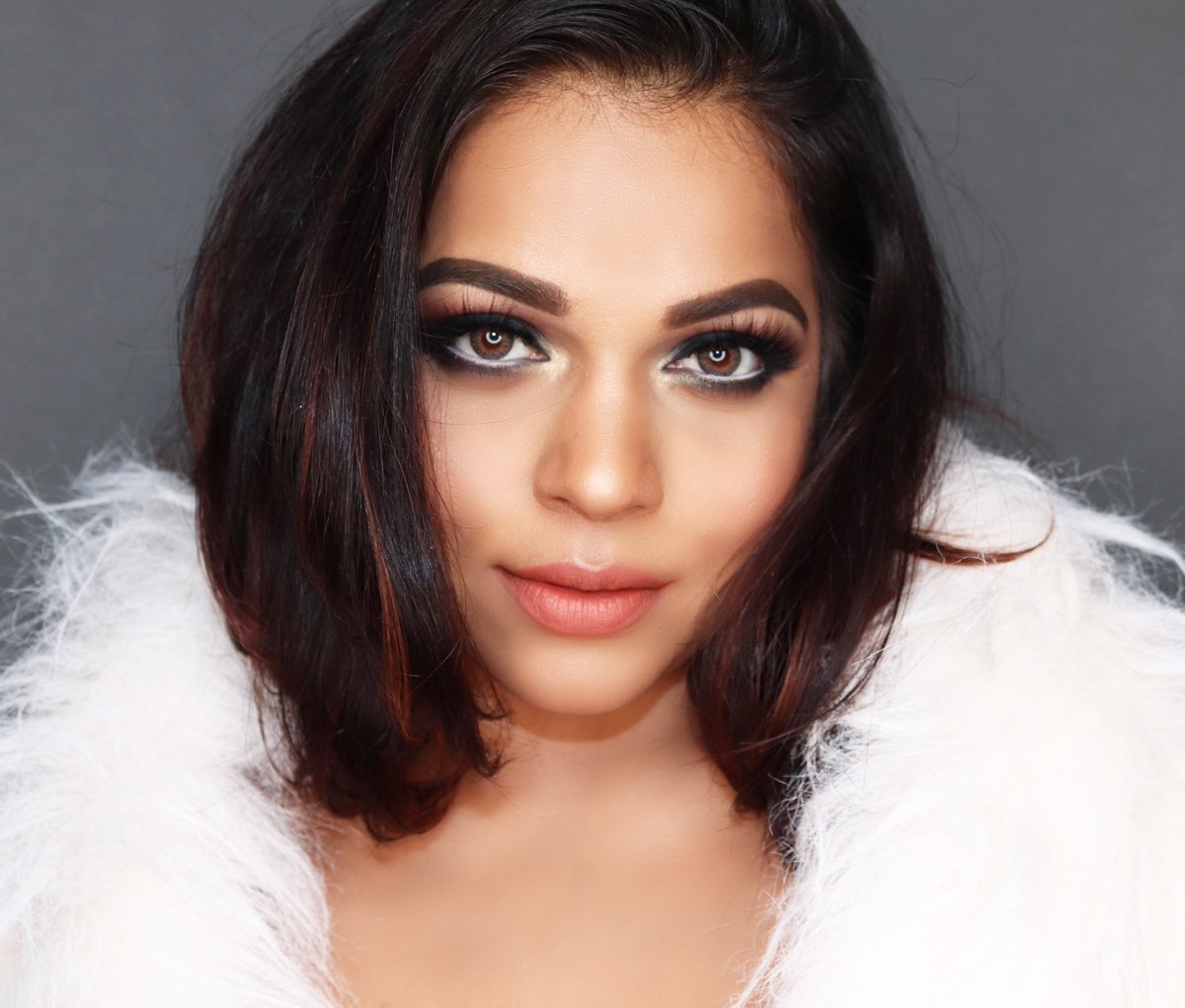 muasukku's tweet photo. A power of an Eye Contact ✨
Smokey eyes using @MakeUpRevo https://t.co/lXoQZbDAWp