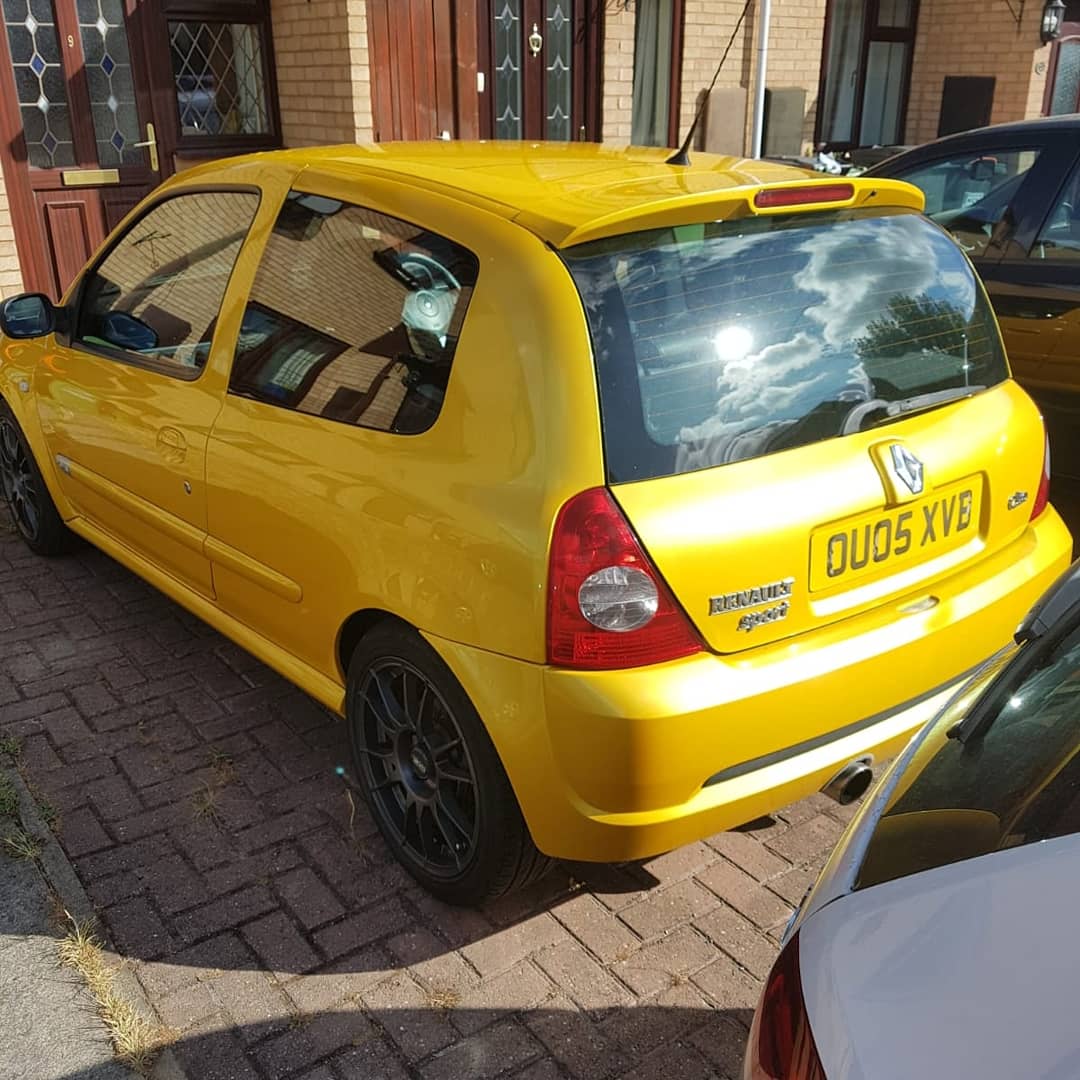 lukebb84's tweet photo. Picked up this little beauty earlier in the week. Well worth the 5-hour trip 💛💛💛

#Cliosport #Renaultsport #Clio #182 #LiquidYellow https://t.co/iTl19QBEw4