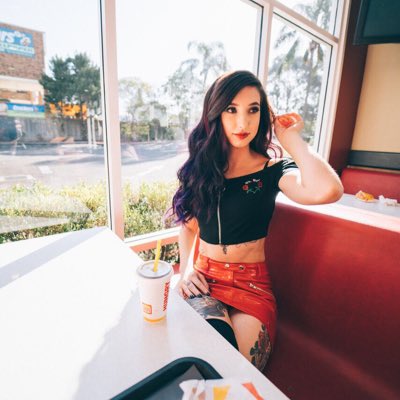 staceythuell's tweet photo. #NewProfilePic https://t.co/atbpsT7ody