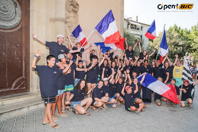 NauticaPanorama's tweet photo. ¡Arenys de Mar FUE UNA FIESTA con su Mundial O´Pen Bic! https://t.co/IyQ1DzcX8z @cnarenys @OpenBicClass @vela_cat @salonnautico https://t.co/WnXovib7v9