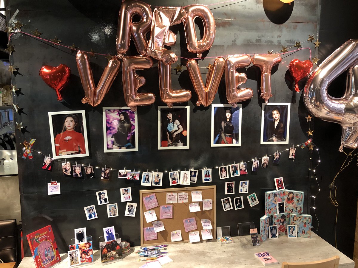 ChengSeong_'s tweet photo. @REDNATIONSG Thank you all for making my first anniversary with Red Velvet such a memorable one with the beautifully decorated cafés and gorgeous photocards and sleeve! Here’s to many more great years with Red Velvet 🍉🍍🍊🥝🍇 

#4YearsWithRedVelvet 
#레드벨벳_4주년_대댕큐 https://t.co/ji1xTANaqP