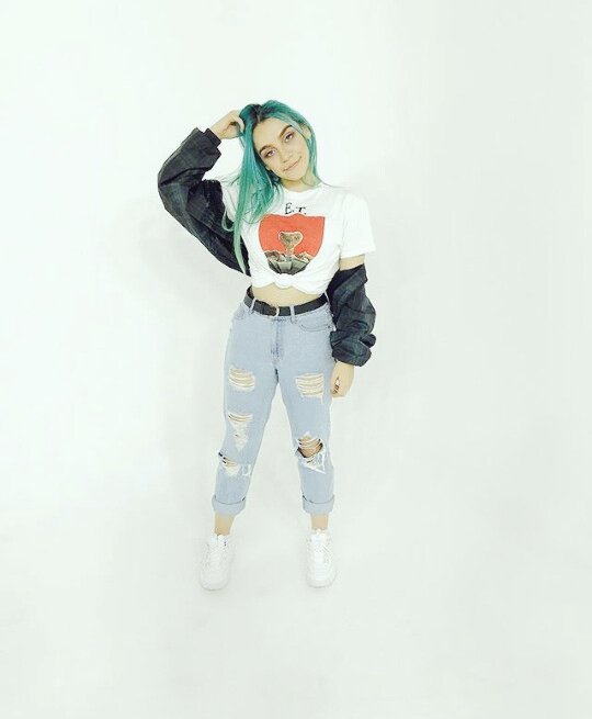 FansSofiaCastr5's tweet photo. Una mujer que sabe de donde viene y para donde va #mashermosa 😍😍💜 @Sofiaalcastro https://t.co/3N6b5JU32d