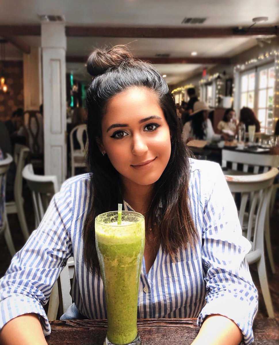 MariaJQuezada's tweet image. Messy buns ‘n milkshakes! Now all we need is a yard.... 🤔🎶 Comment and let me know your favorite dessert(s) 💓🥤 #Organic #LifeStyle #SpreadLove