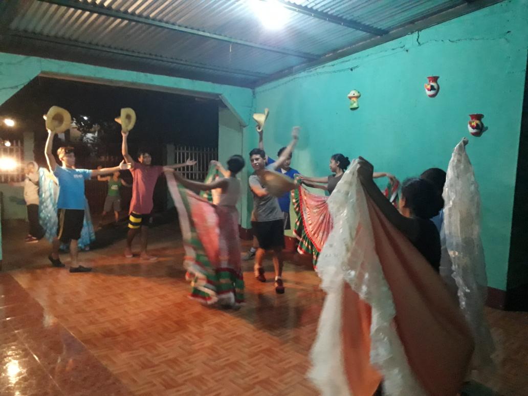 JoseGon67933361's tweet photo. Mañana 1ro de Agosto CDJP Dice presente feria de los #pueblosblancos aqui una muestra del #pre #ensayogeneral #compañiadedanzajuvenilpio12 #Nicaragua #orgullodemibarrio #mefca #nandasmo #masaya #nicaraguaquierepaz https://t.co/FFNT9wnjOA