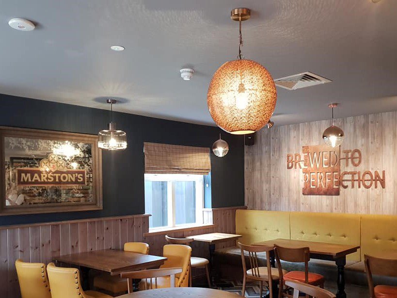 lightique's tweet photo. The Longacre is going the extra mile with its new look! ๐Opening soon โณ
@LongacreSkelton @MarstonsPLC
Designers: @Newman_Gauge
#TheLongacre #NewPub #goingtheextramileforsmiles #Skelton #YorkshireDay #Marstons #Lightique #lightsupply https://t.co/yf5BFnY82J