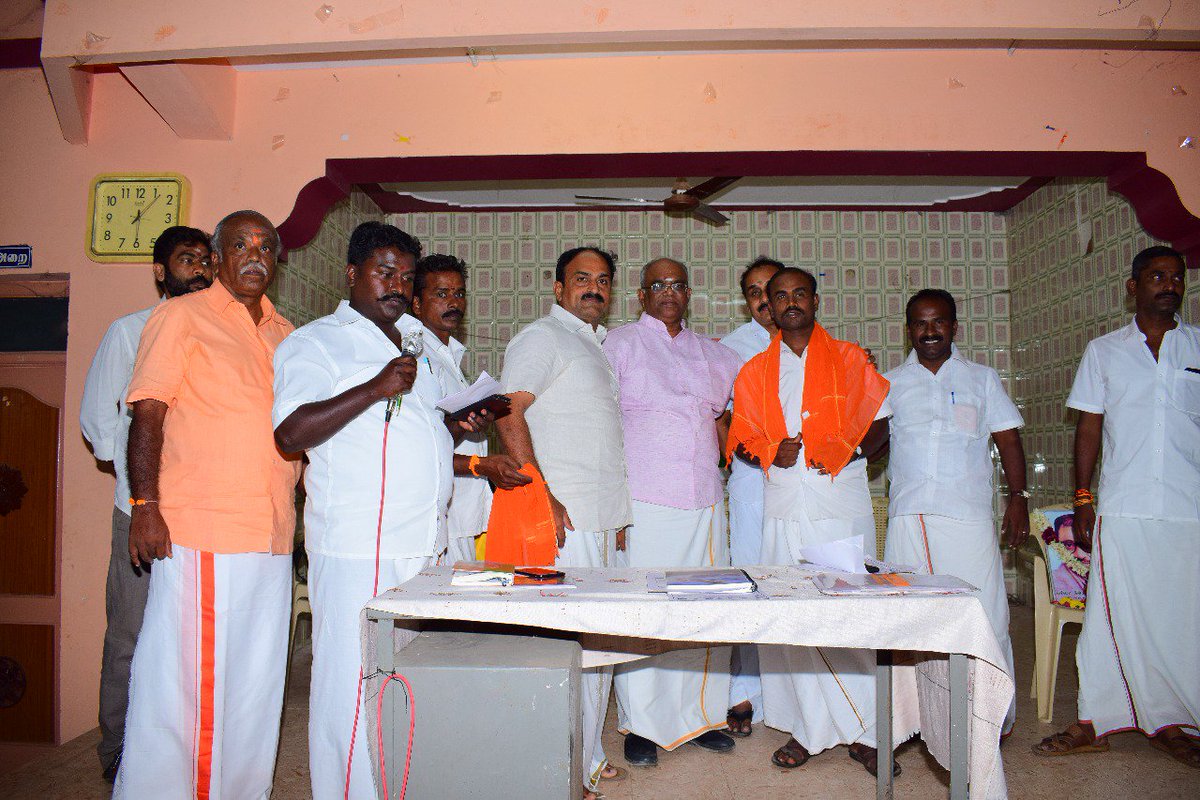 bjp_theni's tweet photo. தேனி மாவட்டம் போடி சட்டமன்றத் தொகுதியைச் சார்ந்த   100க்கும் மேற்பட்ட தேவேந்திரகுல வேளாளர் சமுதாய  மக்கள் மாவட்ட தலைவர் உயர்திரு.V.வெங்கடேஸ்வரன்,திரு. ஆசை சிவக்குமார் பாண்டியர்  முன்னிலையில் தங்களை தேனி மாவட்ட பாரதிய ஜனதா கட்சியில் உறுப்பினராக இணைத்து கொண்டனர். https://t.co/UVAdXa7pvx
