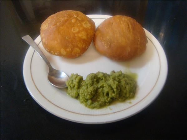 StreetsThatTalk's tweet photo. #TSIndore #Indorediaries
When in #Indore, grab this delicious Aloo Kachoris served with green chilli chutney. We bet you can't stop as one!
At: Anand Alu Ki Kachori Lal Balti Wali, Rajendra Nagar, #Indore
.
All pics via Zomato & Indorerocks https://t.co/DYutsF20fz