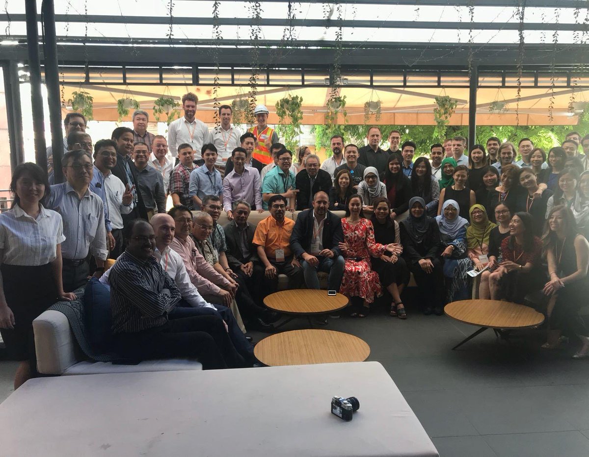 Onze Frisse Blikkers organiseerden samen met <a href="/Arcadis/">Arcadis</a> voor de 5e maal Deep Orange! Vorige week was Kuala Lumpur aan de buurt, en hebben 3 teams prototypes ontwikkeld om de leefbaarheid van de stad te ontwikkelen! Hoe vet is dat!? #DeepOrange #Ontwikkel #Frisseblikken