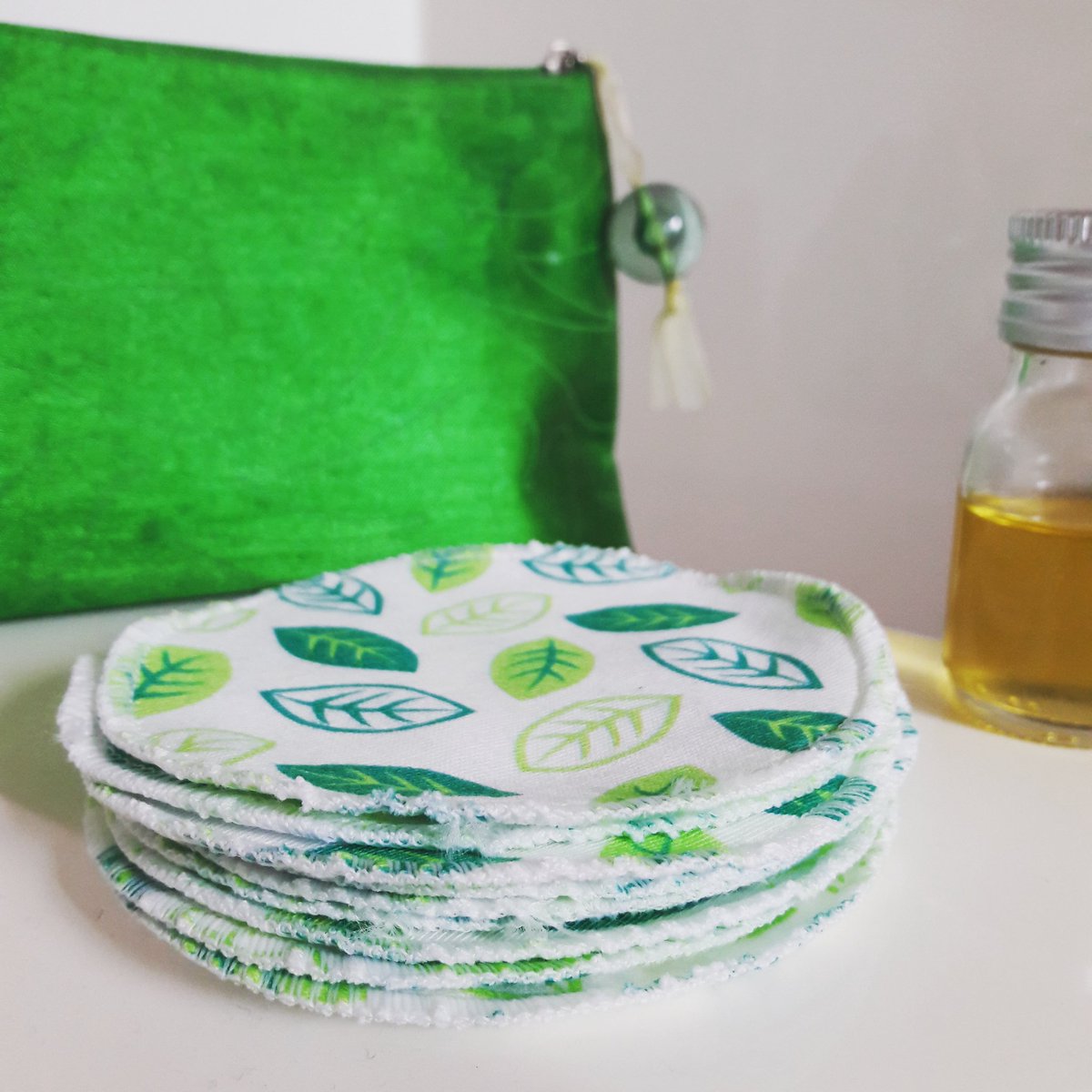 emily_townley_'s tweet photo. Deze wasbare pads van @imsevimsesweden zijn eigenlijk veel te mooi om te gebruiken! Wat staat het toch prachtig in mijn #zerowaste badkamer🌿 https://t.co/qZodFBdaD3
#ImseVimse #organic #wastefree #reuse #natural #beauty #afvalvrij #zonderafval #levenzonderafval #sustainable https://t.co/ls4X01wZWx