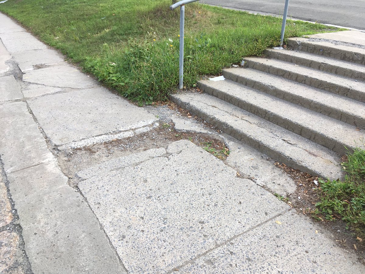 Conseil de quartier de Lairet (@cqlairet) on Twitter photo Trottoir à réparer en bas des marches qui donnent sur la 1re Avenue, au bout de la 25e Rue #311 <a href="/villequebec/">Ville de Québec</a> Trottoir à réparer en bas des marches qui donnent sur la 1re Avenue, au bout de la 25e Rue #311 <a href="/villequebec/">Ville de Québec</a>