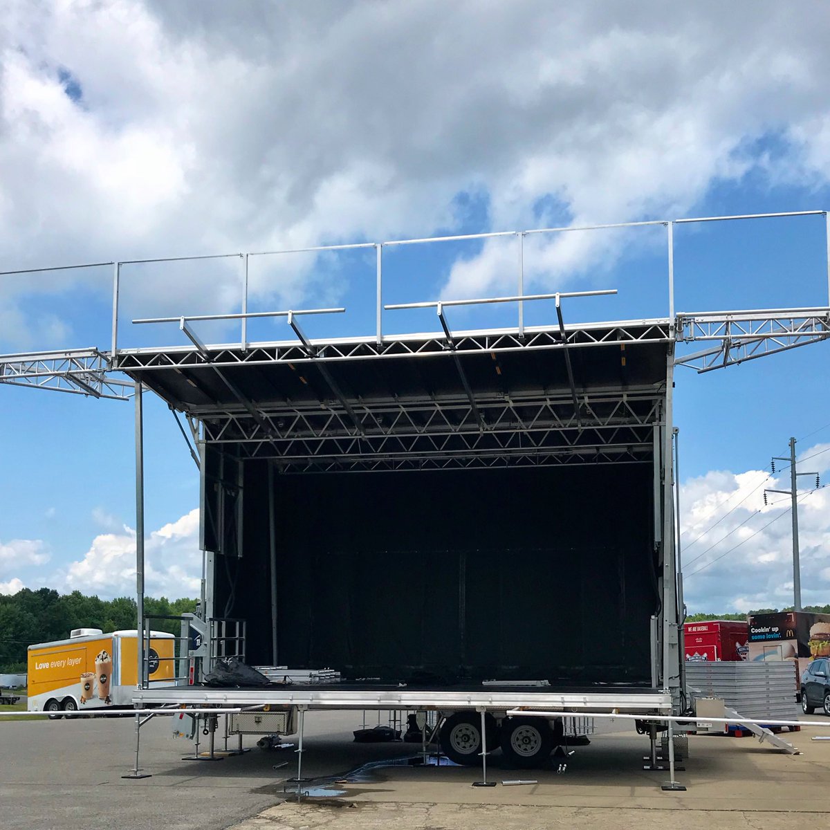 JMRittenberry's tweet photo. New toy delivered this week. @stagelinestages SL100. Based in Nashville. Avail for regional events. @BrewcoMarketing @msgstrategy #mobilestage #msgstrategy #msgproduction https://t.co/mQg5egHKOb